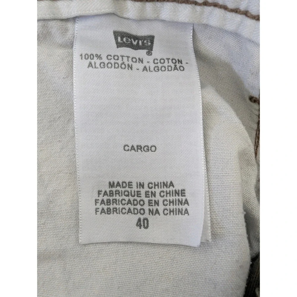 Levis Y2K Tan Cotton Cargo Shorts Bull Horn Button‎ Size 40 Relaxed Fit Utility